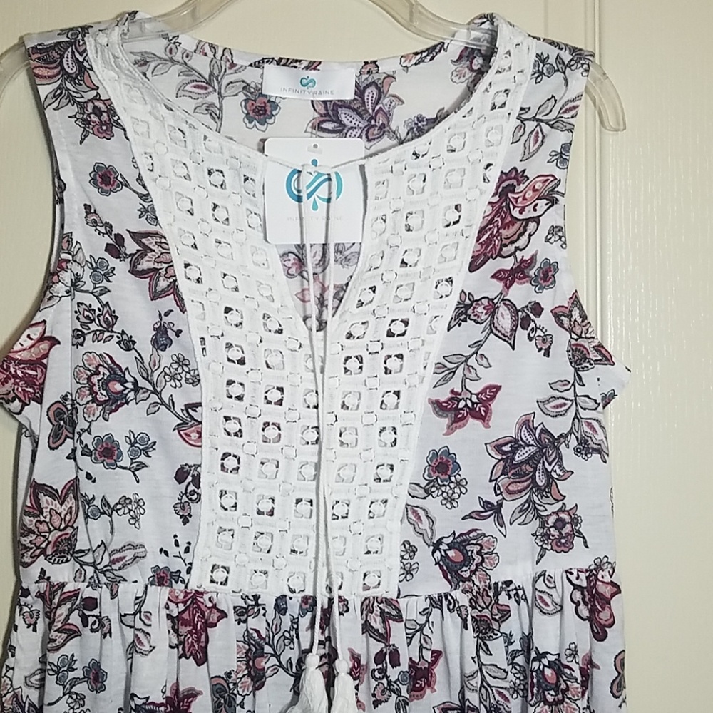 Infinity Raine Floral Tank Top - Picture 3 of 4